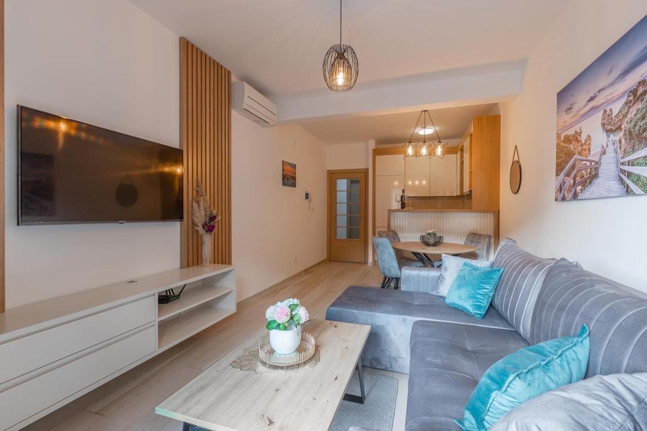Vujanovic Apartments Свети Стефан Екстериор снимка